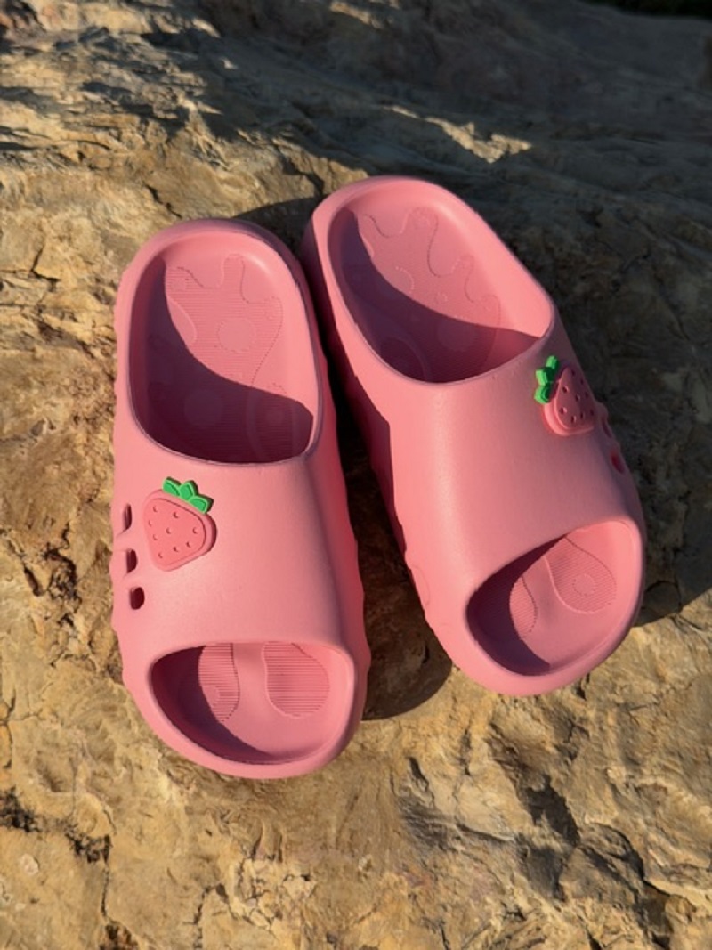 ShoreGrip Kids's Non-Slip Beach slides.